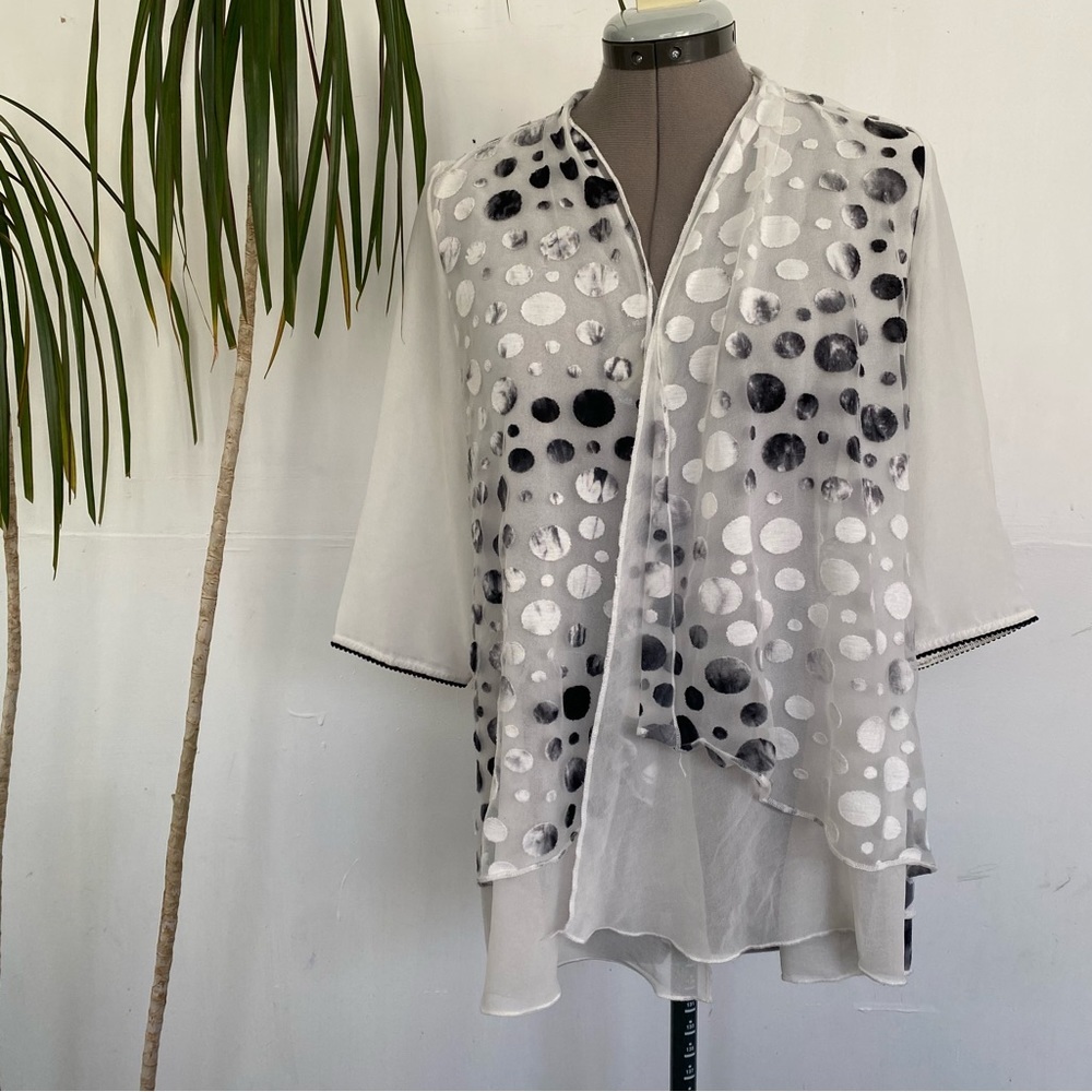 AVALINK Women's Lightweight White Black Dots Cardigan Size M
